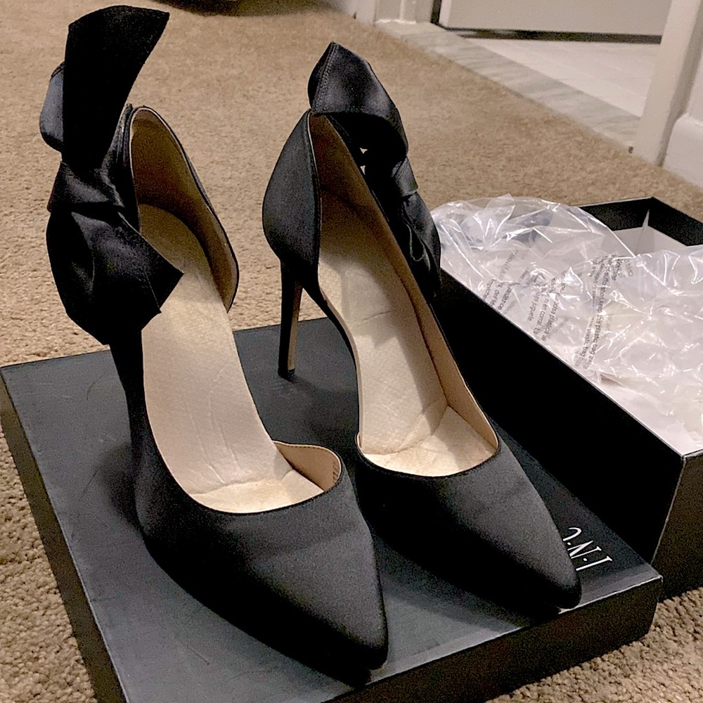 INC Kaleaf Black High Heels with large Bow design!